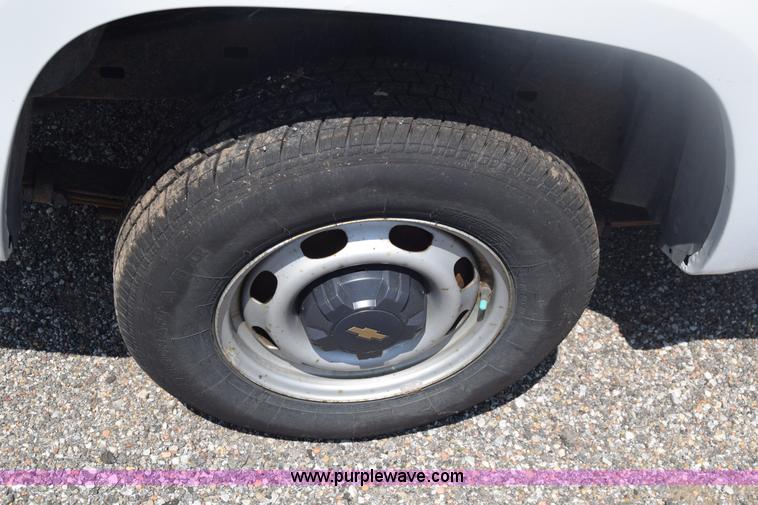 image for item K8507 2005 Chevrolet Colorado pickup truck