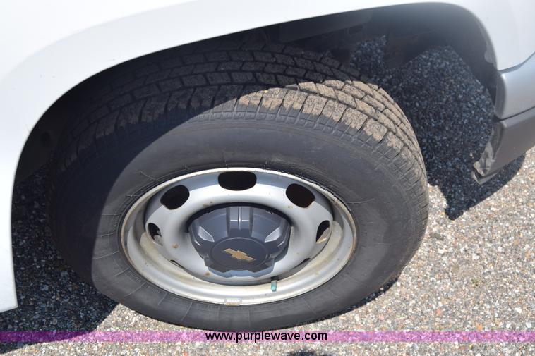 image for item K8507 2005 Chevrolet Colorado pickup truck