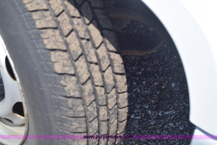 image for item K8507 2005 Chevrolet Colorado pickup truck