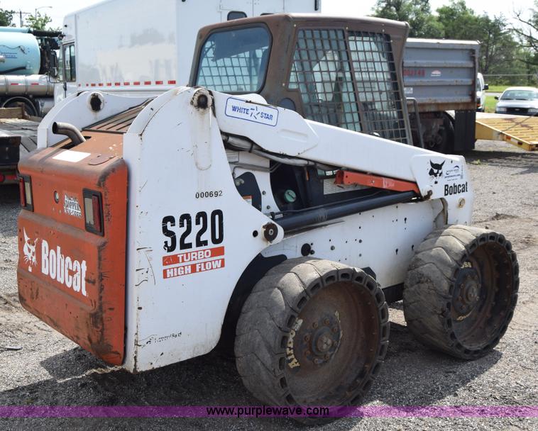 image for item K8510 2005 Bobcat S220 skid steer