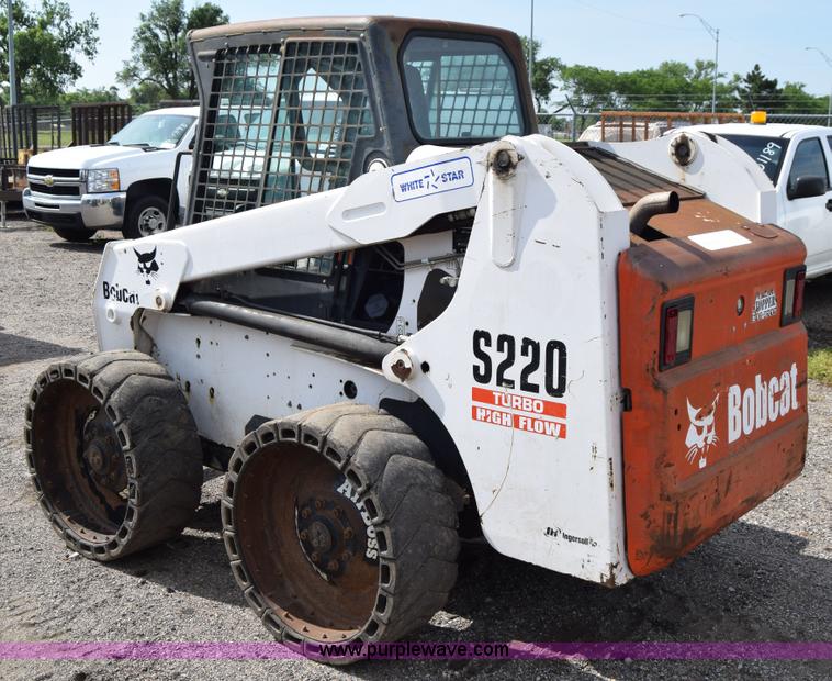 image for item K8510 2005 Bobcat S220 skid steer
