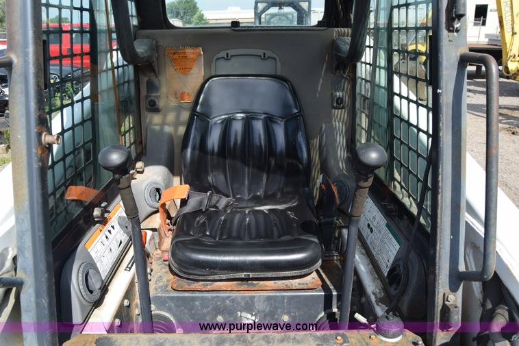 image for item K8510 2005 Bobcat S220 skid steer