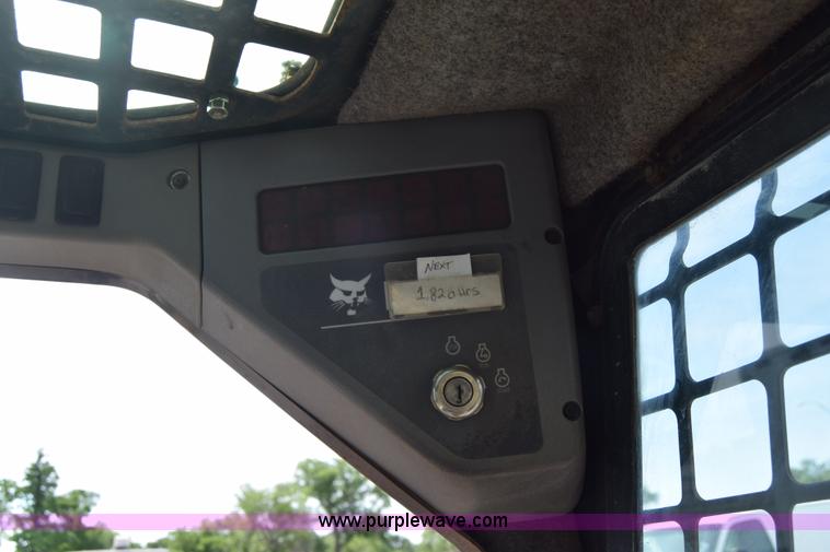 image for item K8510 2005 Bobcat S220 skid steer