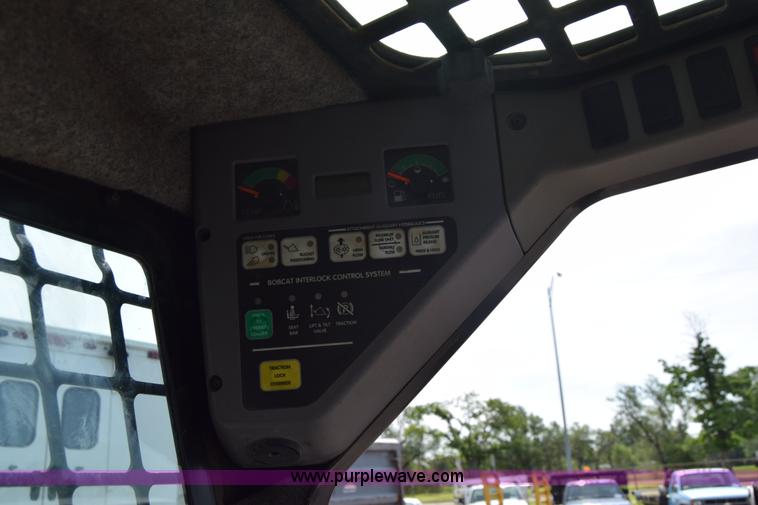 image for item K8510 2005 Bobcat S220 skid steer