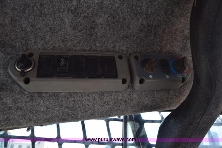 image for item K8510 2005 Bobcat S220 skid steer