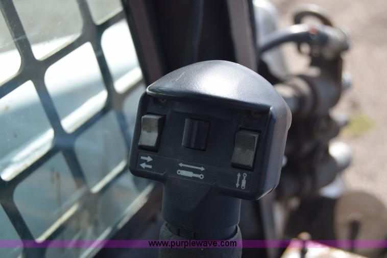 image for item K8510 2005 Bobcat S220 skid steer