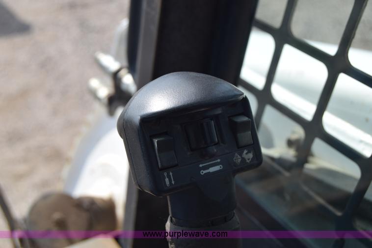 image for item K8510 2005 Bobcat S220 skid steer