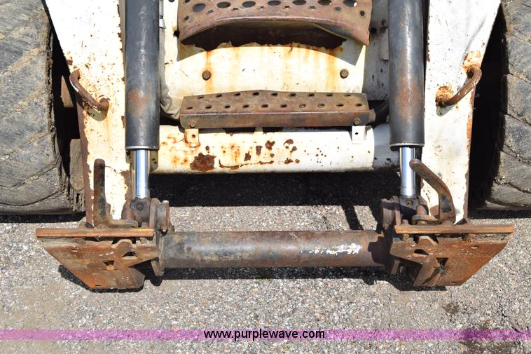 image for item K8510 2005 Bobcat S220 skid steer