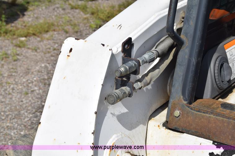 image for item K8510 2005 Bobcat S220 skid steer