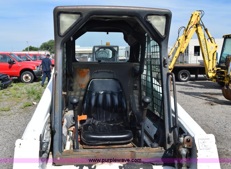 image for item K8510 2005 Bobcat S220 skid steer