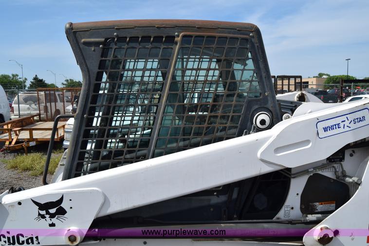 image for item K8510 2005 Bobcat S220 skid steer