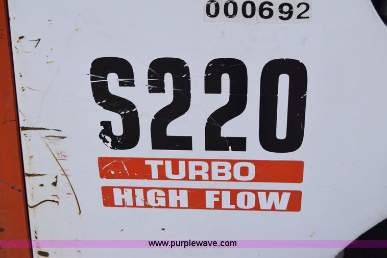 image for item K8510 2005 Bobcat S220 skid steer