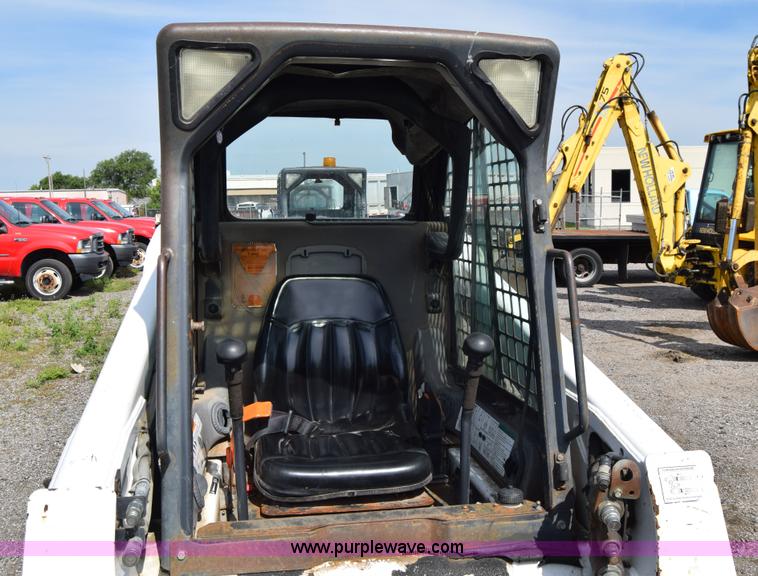 image for item K8510 2005 Bobcat S220 skid steer