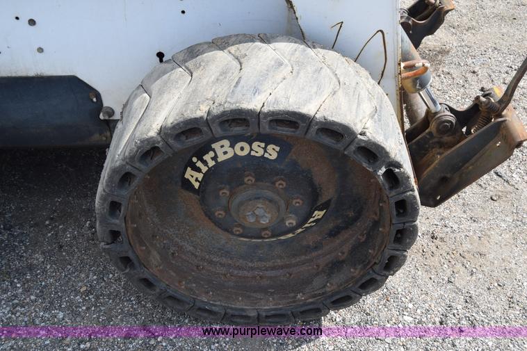 image for item K8510 2005 Bobcat S220 skid steer