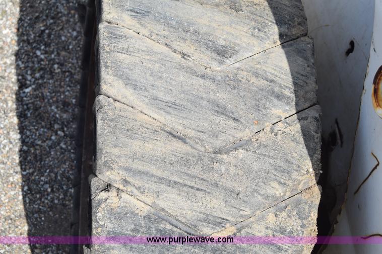 image for item K8510 2005 Bobcat S220 skid steer