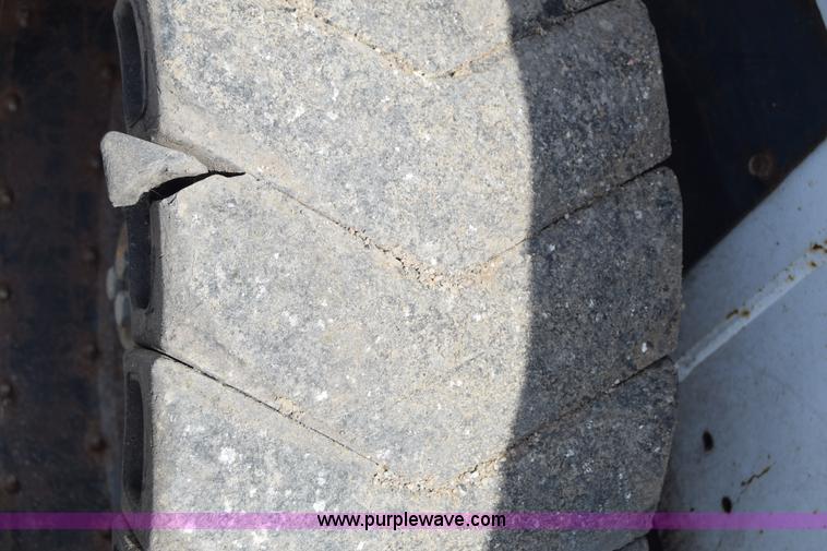 image for item K8510 2005 Bobcat S220 skid steer