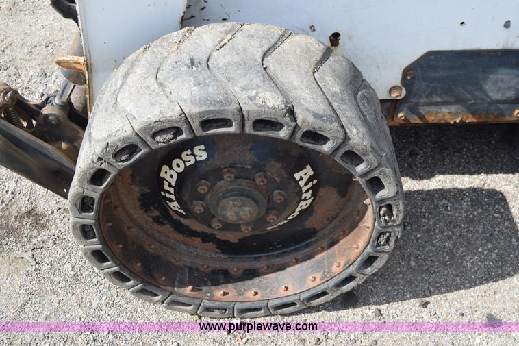 image for item K8510 2005 Bobcat S220 skid steer