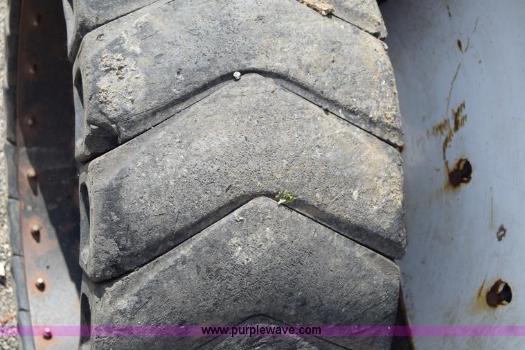 image for item K8510 2005 Bobcat S220 skid steer