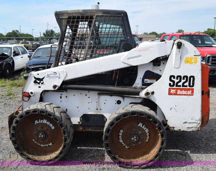 image for item K8511 2006 Bobcat S220 skid steer