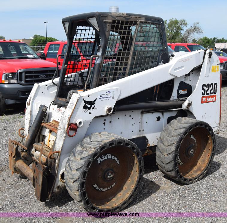 image for item K8511 2006 Bobcat S220 skid steer