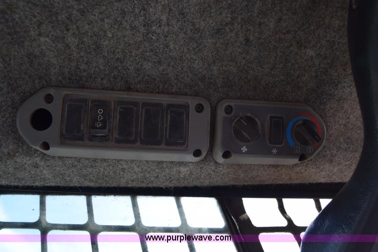 image for item K8511 2006 Bobcat S220 skid steer