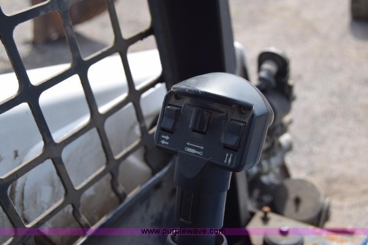 image for item K8511 2006 Bobcat S220 skid steer