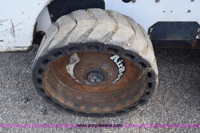 image for item K8511 2006 Bobcat S220 skid steer