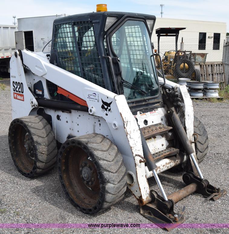 image for item K8512 2006 Bobcat S220 skid steer