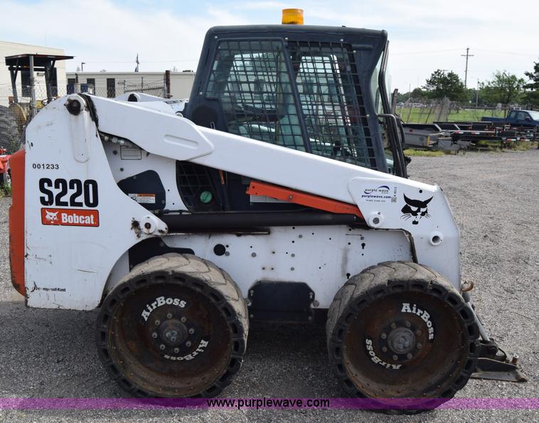 image for item K8512 2006 Bobcat S220 skid steer