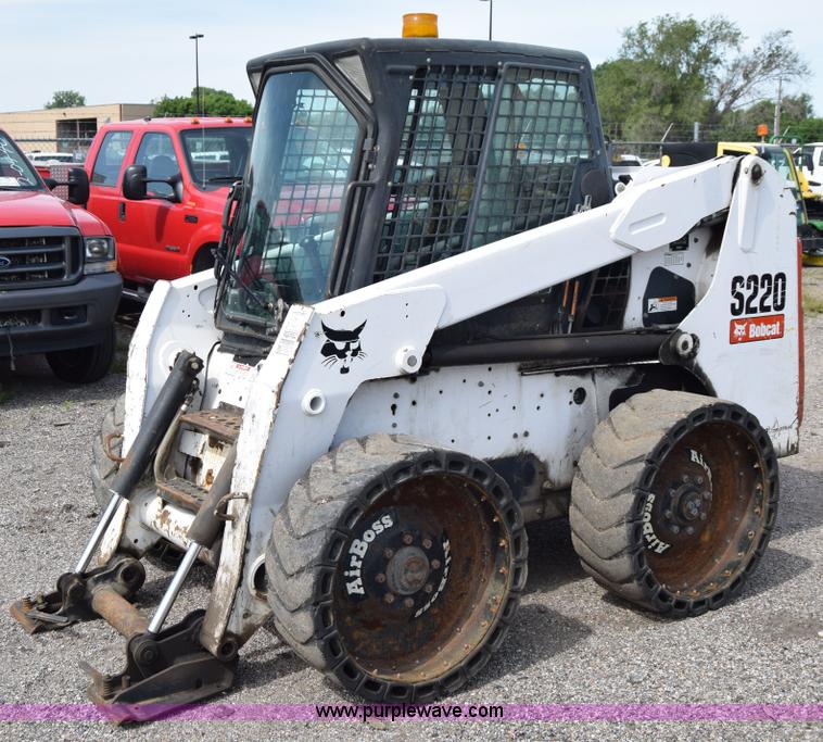 image for item K8512 2006 Bobcat S220 skid steer