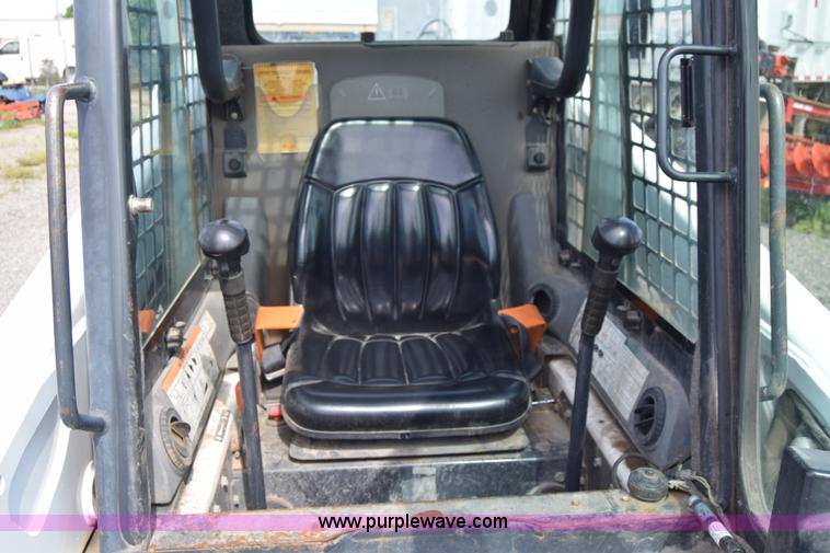 image for item K8512 2006 Bobcat S220 skid steer