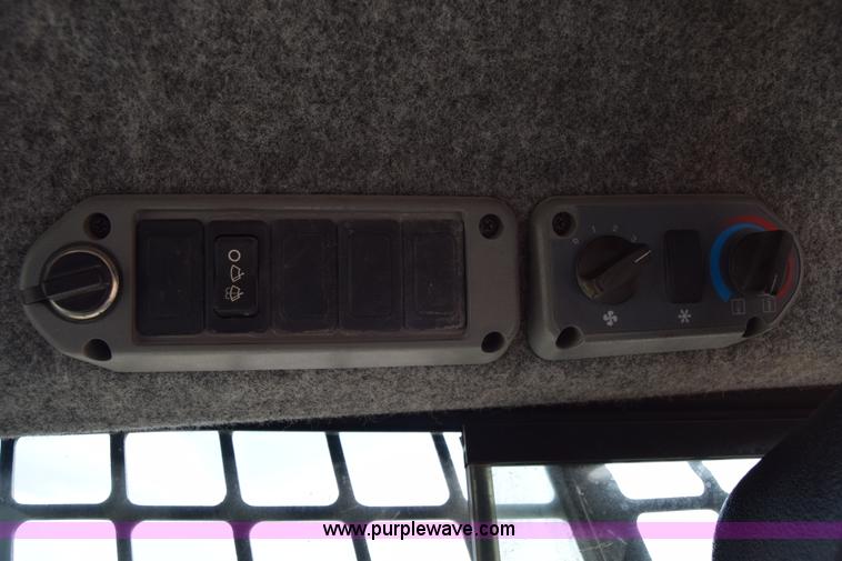 image for item K8512 2006 Bobcat S220 skid steer