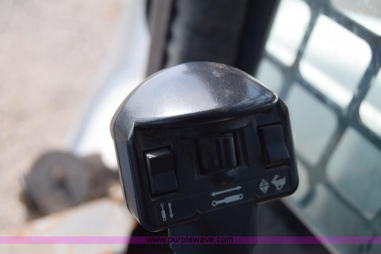 image for item K8512 2006 Bobcat S220 skid steer