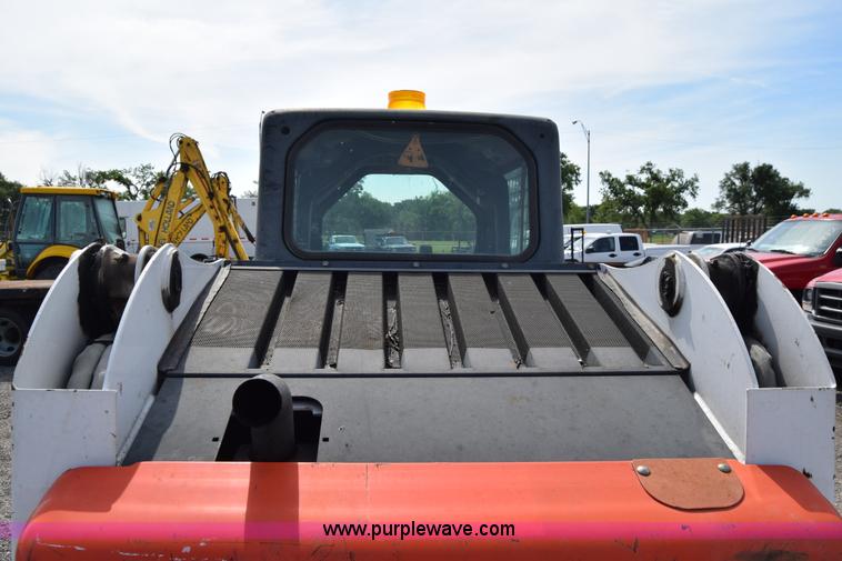 image for item K8512 2006 Bobcat S220 skid steer