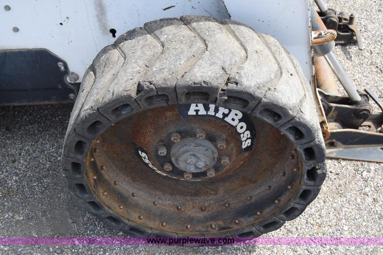 image for item K8512 2006 Bobcat S220 skid steer