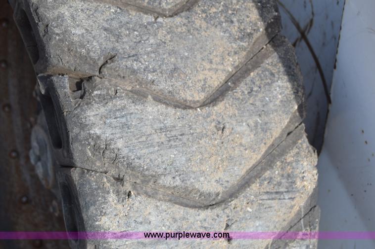 image for item K8512 2006 Bobcat S220 skid steer