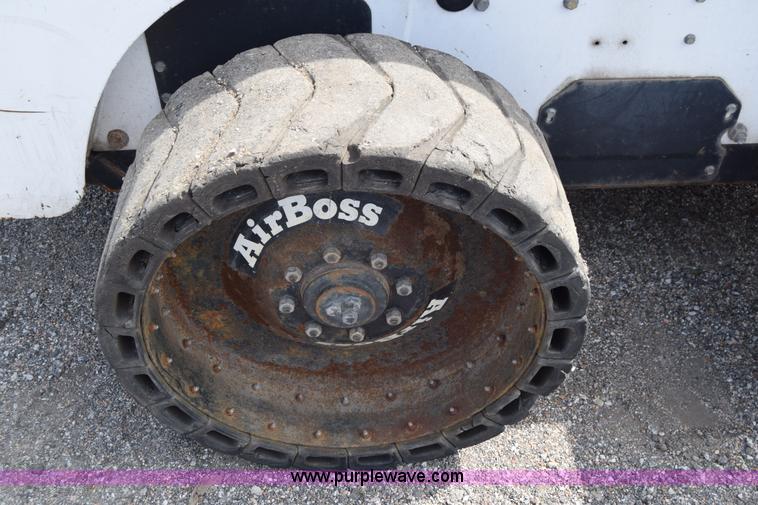 image for item K8512 2006 Bobcat S220 skid steer