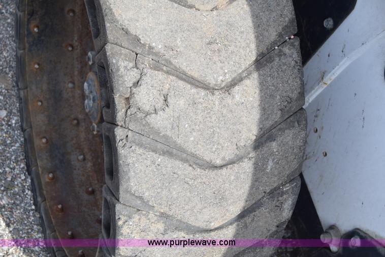 image for item K8512 2006 Bobcat S220 skid steer