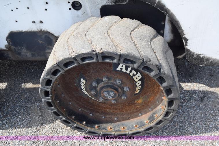 image for item K8512 2006 Bobcat S220 skid steer