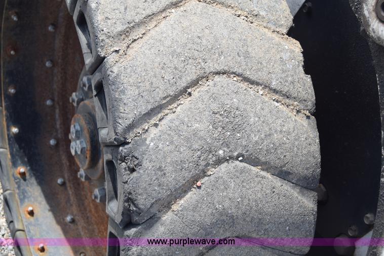 image for item K8512 2006 Bobcat S220 skid steer