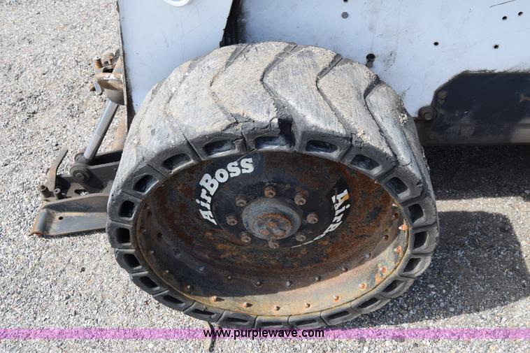 image for item K8512 2006 Bobcat S220 skid steer