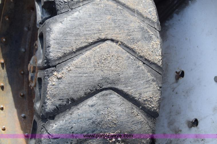 image for item K8512 2006 Bobcat S220 skid steer