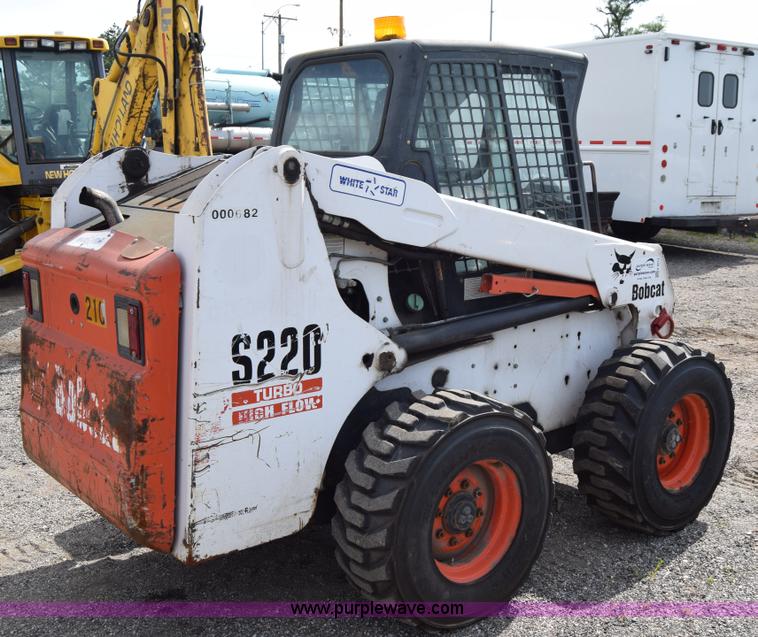 image for item K8513 2005 Bobcat S220 skid steer