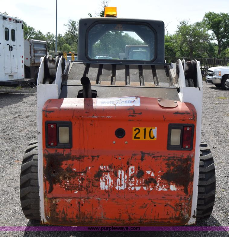 image for item K8513 2005 Bobcat S220 skid steer