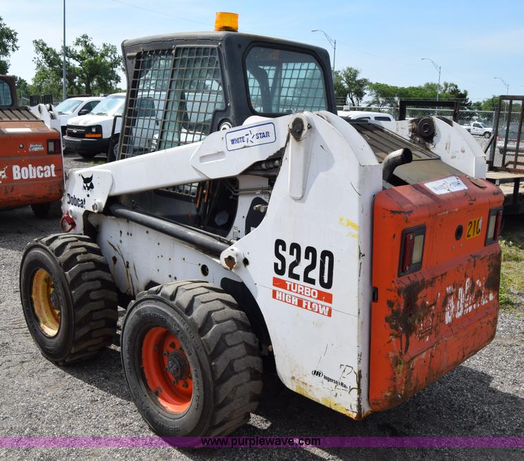 image for item K8513 2005 Bobcat S220 skid steer