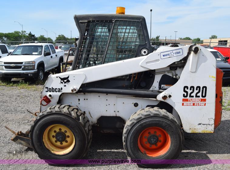 image for item K8513 2005 Bobcat S220 skid steer