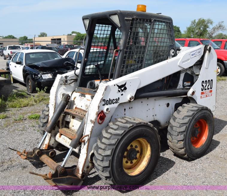 image for item K8513 2005 Bobcat S220 skid steer