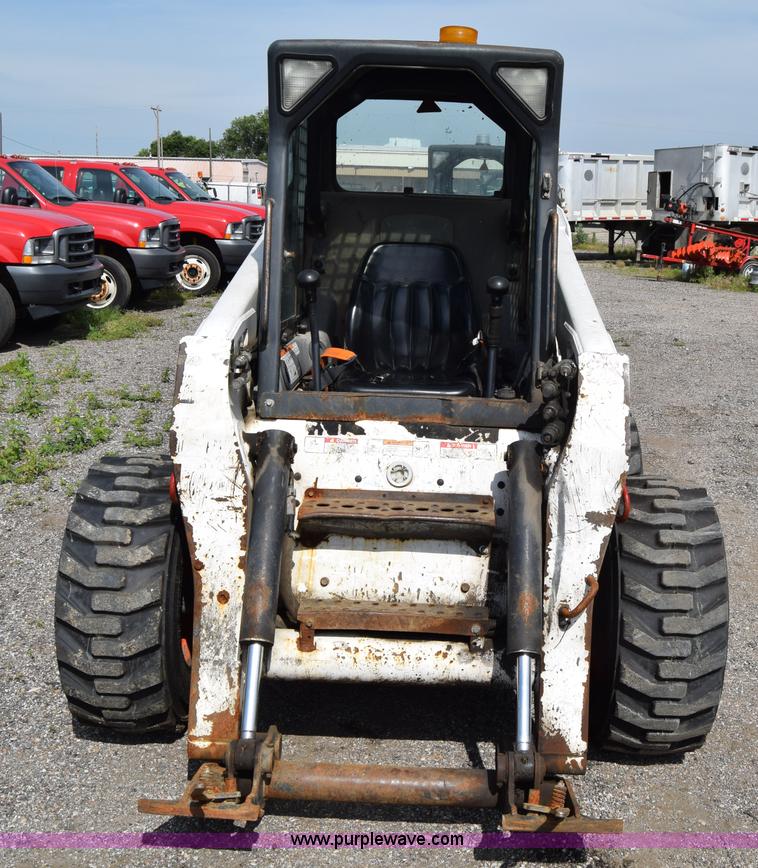 image for item K8513 2005 Bobcat S220 skid steer