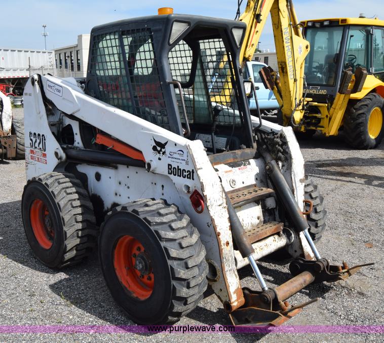 image for item K8513 2005 Bobcat S220 skid steer