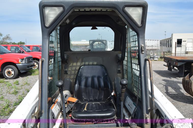 image for item K8513 2005 Bobcat S220 skid steer